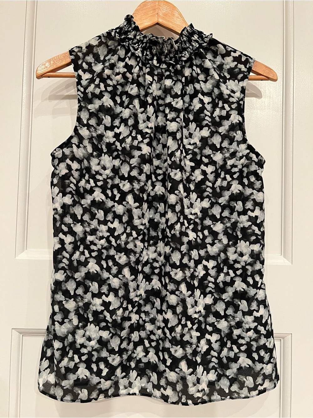 Donna Karan Black & White Floral Ruffle Neck Sleeveless Top